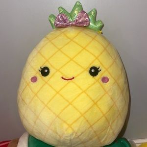 Squishmallow / Pineapple with bow